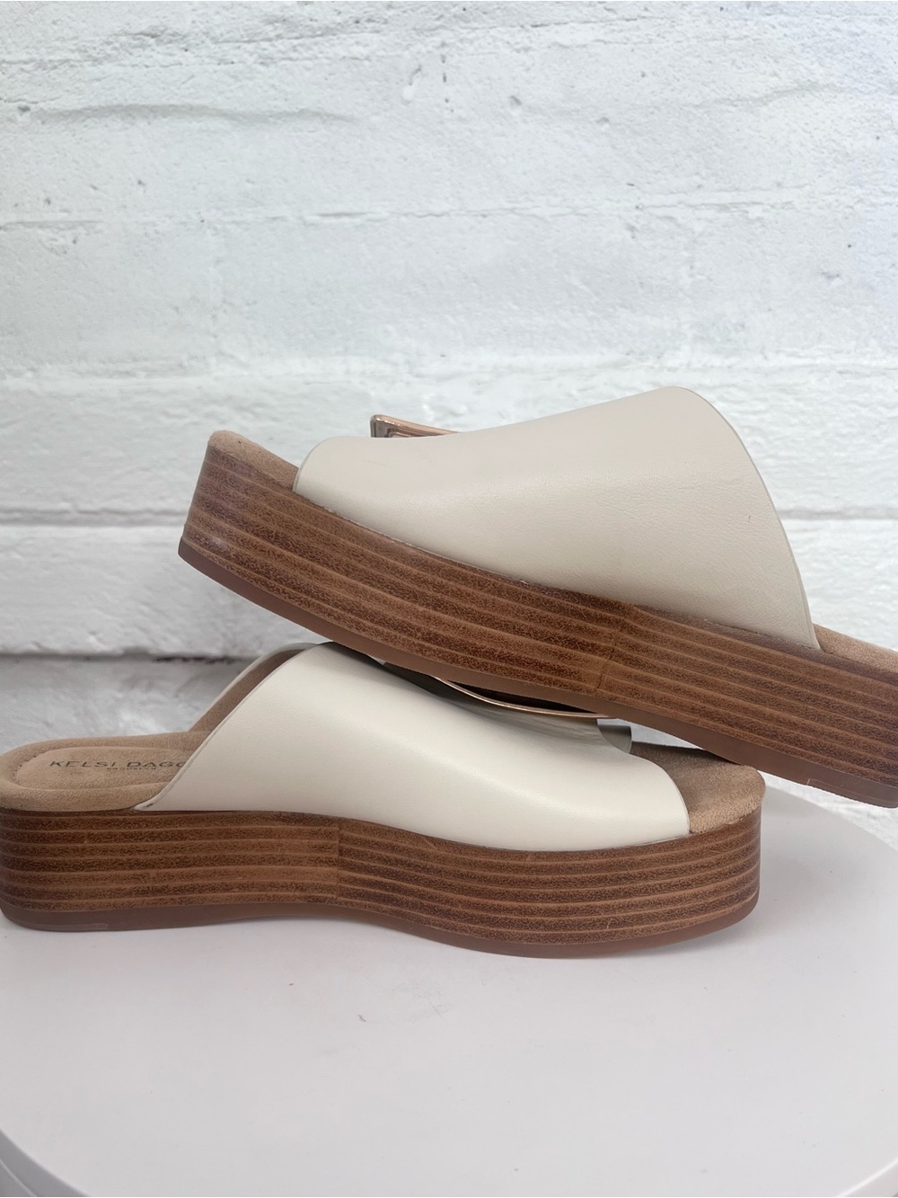 Kelsi Dagger Dover Shell Platform Slide Sandal Cream Large Buckle Size 8 NWOT - Picture 7 of 14